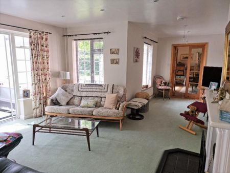 4 bedroom detached house to rent - Photo 3