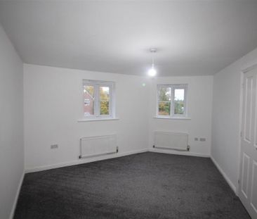 3 bedroom end of terrace house to rent - Photo 4