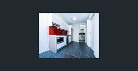 Bright and Renovated 1 Bedroom Apartment on the side of Park - Photo 3