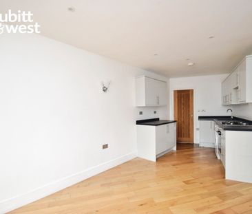 2 bedroom ground maisonette to rent - Photo 3