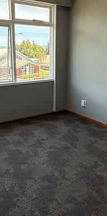 3-Bdrm Apartment in Epuni – Close to everything! - Photo 1