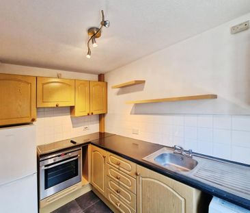3 bedroom terraced house to rent - Photo 4