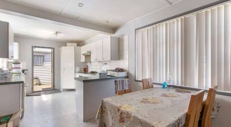 MANUREWA, 4 BEDROOMS - Photo 2