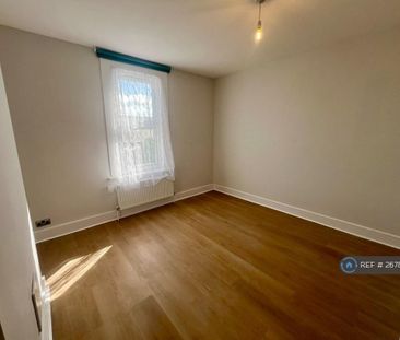 2 bedroom end of terrace house to rent - Photo 1