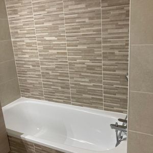 Location Appartement 3 pièces 56m² DRAGUIGNAN 83300 - Photo 2