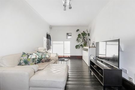 Bevin Court, Islington - Photo 2