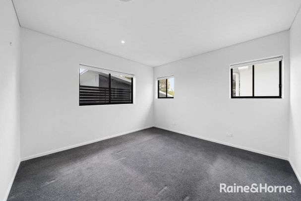 Top-Floor Luxury Unit with Ducted Air Conditioning - Photo 1