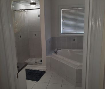 For Lease - 21 Arctic Fox Crescent, Brampton, Ontario - Photo 6