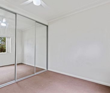 Comfortable Family Home in Convenient Location - Photo 3