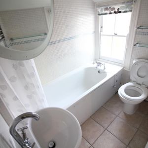 Evelyn Grove, Southall - Photo 3