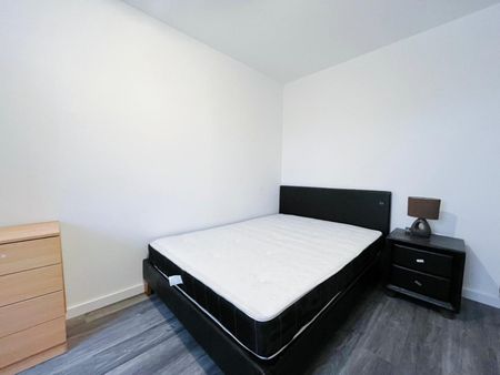 2 bedroom Flat To Let - Photo 4
