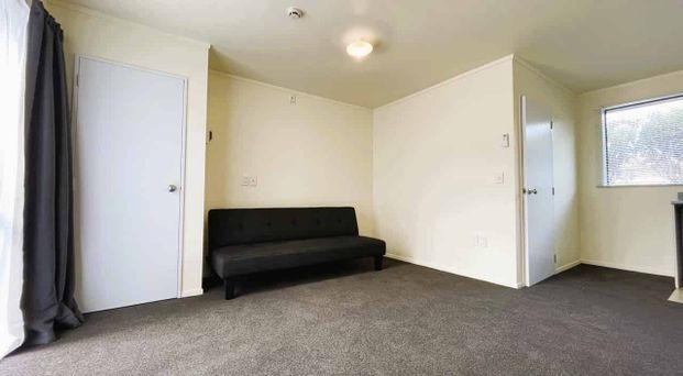 Spacious executive studio - Photo 1