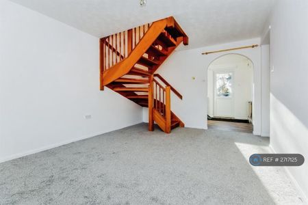 2 bedroom semi-detached house to rent - Photo 5