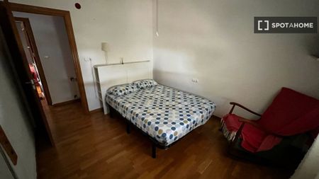 3 room luxury Apartment for rent in La Pobla de Vallbona, Spain - Photo 5