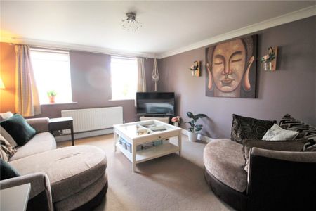 2 Bedroom - Bastins Close, Park Gate - Photo 4