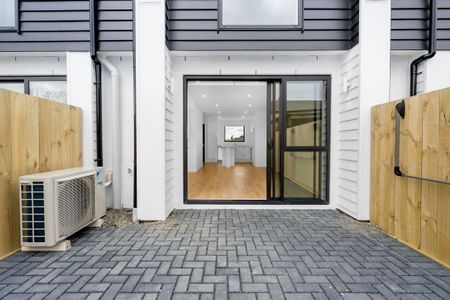 2 Bedrooms on Windermere Crescent - Photo 2