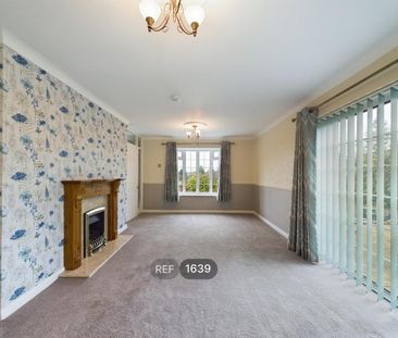 3 bedroom detached bungalow to rent - Photo 2