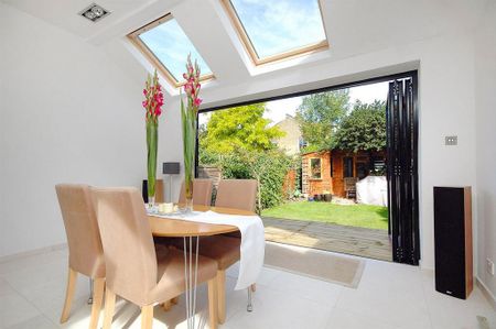 4 bedroom terraced house to rent - Photo 2