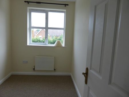 3 bedroom semi-detached house to rent - Photo 4