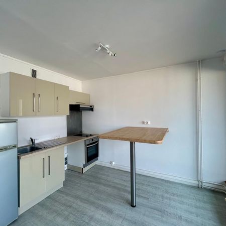 Location Appartement 1 pièce 28m² CHAMALIERES 63400 - Photo 4