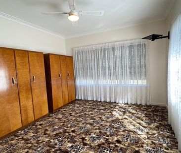 NORTH GRIFFITH LOCATION - Photo 4