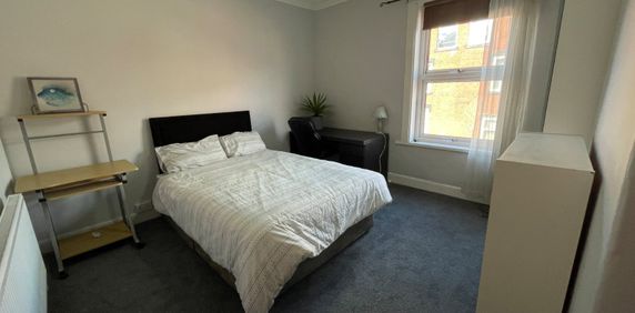 4 bedroom terraced house to rent - Photo 2