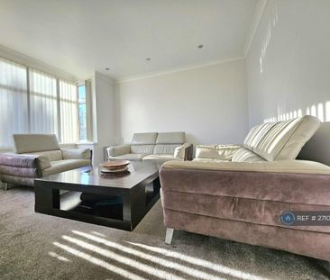 4 bedroom semi-detached house to rent - Photo 1