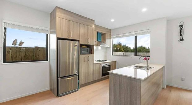 Standalone Home with Stunning Bush Views – 77 John Gray Street, Papakura - Photo 1