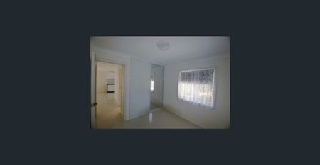 Sleek and private granny flat - Photo 2