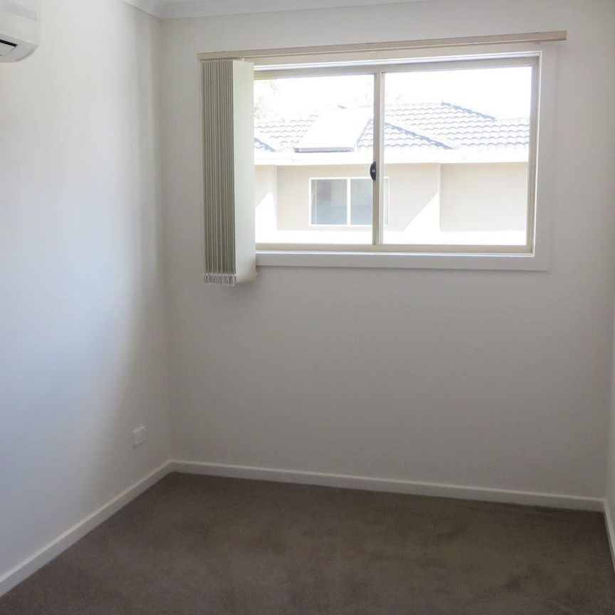 Cosy 2 Bedroom Town House In Prime Location - Photo 1