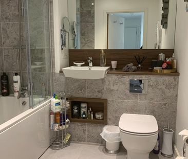 Room in a Shared Flat, Grosvenor Court Adenmore Road, SE6 - Photo 1