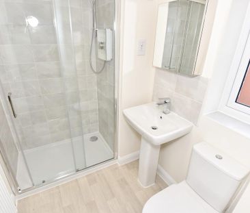 4 bedroom semi-detached house to rent - Photo 6