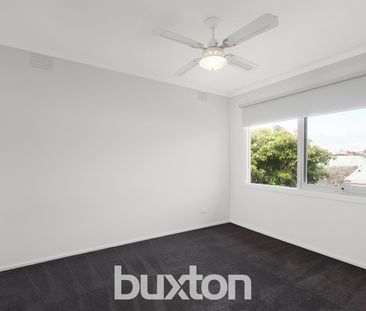 FULLY RENOVATED TOWN HOUSE - BEACH ON YOUR DOORSTEP - Photo 6