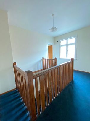 Super large 3 bedroom upstair apartment in Mt Vic - Photo 1