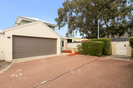 Beautifully Renovated Townhouse in Kelmscott - Photo 5