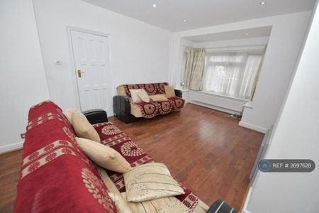 3 bedroom semi-detached house to rent - Photo 4