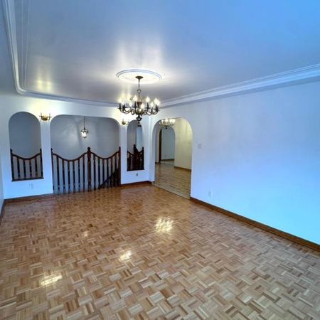 Spacious and refreshed 9 ½ apartment for rent in Ahunstic - Photo 3