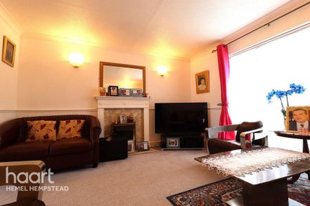 5 bedroom end of terrace house to rent - Photo 2