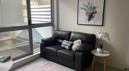 Fully furnished Harvard Apartment with Balcony! - Photo 2