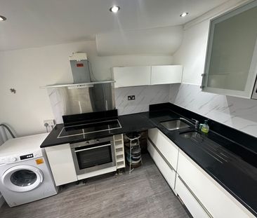 Bedsit, Lower Addiscombe Road, CR0 - Photo 5