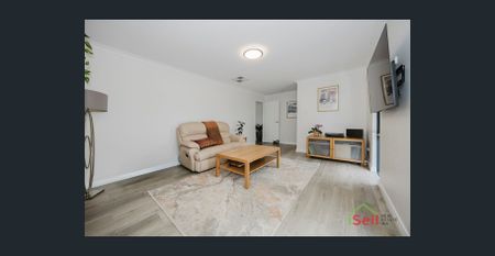 "Coastal Family Retreat with Poolside Elegance" - Photo 3