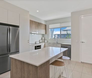 Stunning Fully Furnished Duplex near Maroochy River - Photo 3