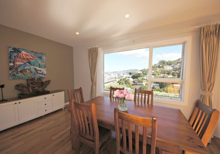 A stunning 5 bedroom, 3 bathrooms furnished family home with views to WOW - Photo 3