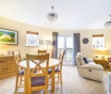 2 bedroom Flat To Let - Photo 1