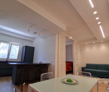 Elegante bilocale ristrutturato con piscina, posto auto e campo da ... - Photo 3