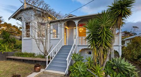 Beautiful 3-Bedroom Character Villa – Western Springs - Photo 5