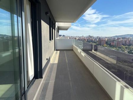 L'Hospitalet De Llobregat - Photo 2