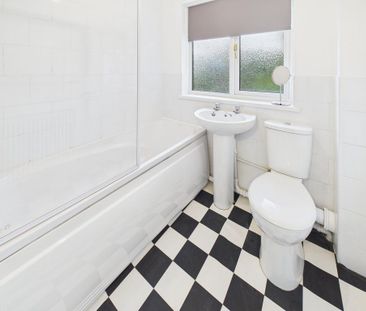 2 bedroom semi-detached house to rent - Photo 4