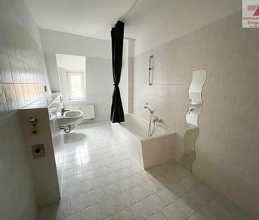 2-Raum-Dachgeschosswohnung mit Einbauküche im Herzen von Aue - Photo 4