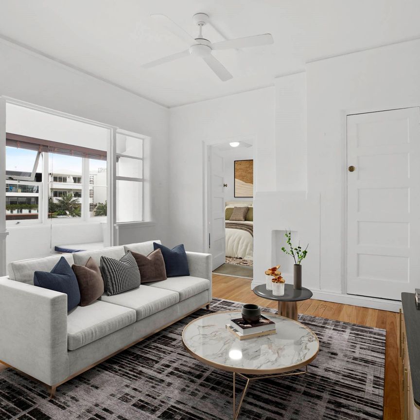 Stunning Surfside Art Deco Apartment In Prime North Bondi Setting - Photo 1